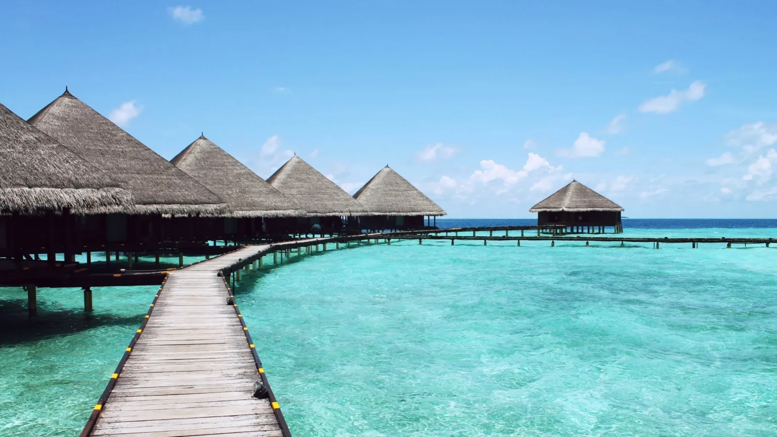 how to travel budgetly image